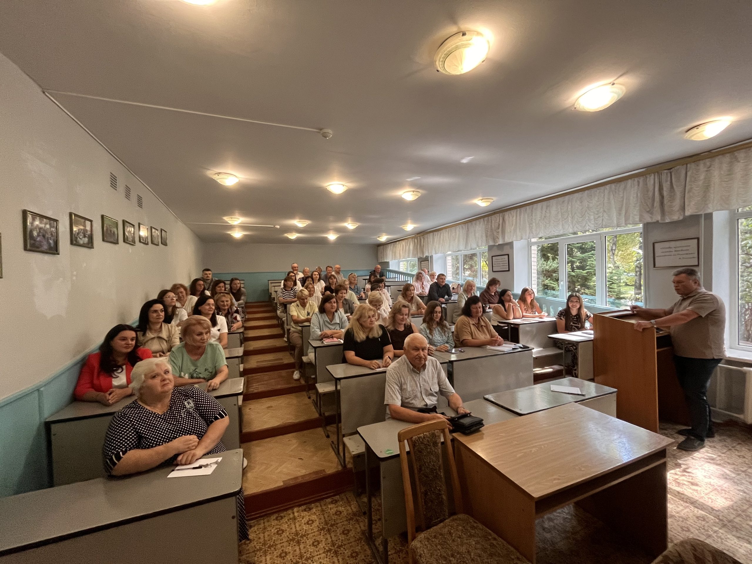 В Хмельницькому обласному інституті післядипломної педагогічної освіти імені Анатолія Назаренка відбулася робоча нарада